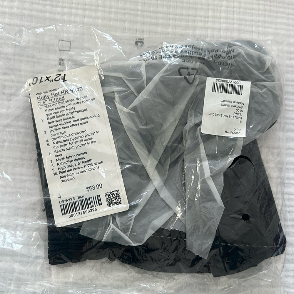 NWT LULULEMON HOTTY HOT SHORT 2.5” *Lined